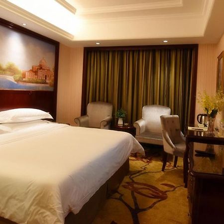 Vienna Hotel Loudi Chunyuan Pedestrian Street Esterno foto